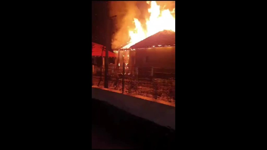 Incendiu violent la o gospodarie din Salonta