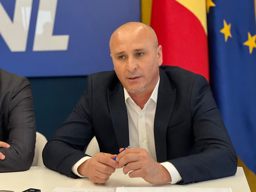 Deputatul Dumitru Tiplea cere explicatii despre ambulante noi