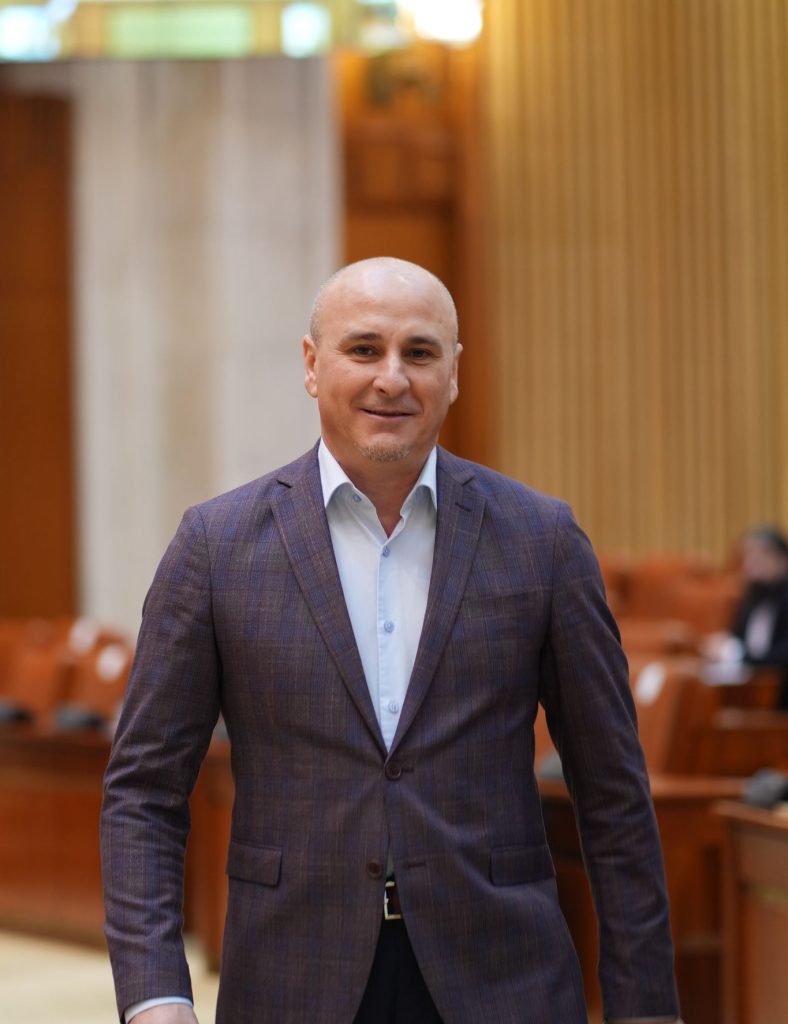 Deputatul Dumitru Tiplea solicita date clare despre criza profesorilor din Bihor