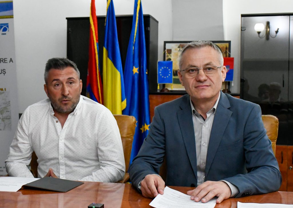 600 de elevi bihoreni joaca fotbal pentru curatenie fiecare echipa primeste un voucher de 1500 lei