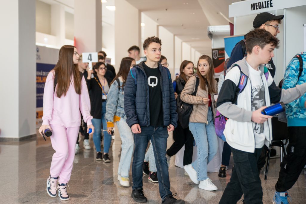 Peste 500 de joburi si oferte educationale la Oradea Arena pe 22 mai
