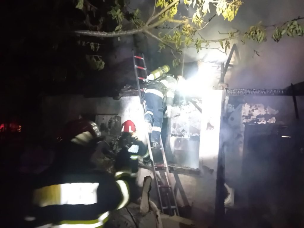 Incendiu la o casa din Diosig un barbat ranit