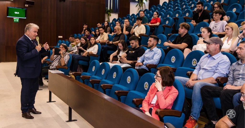 Rectorul Bungau amesteca infrastructura cu educatia