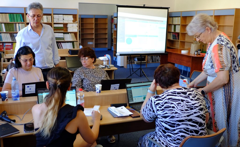 42 de bibliotecari din Bihor invata tehnologii digitale