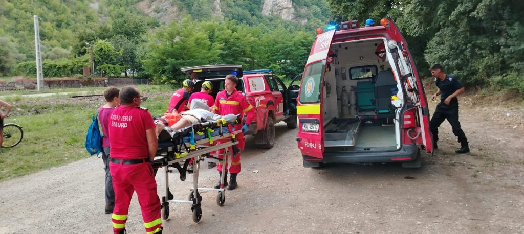 Copil ranit in defileul Crisului Repede salvat de salvamontisti