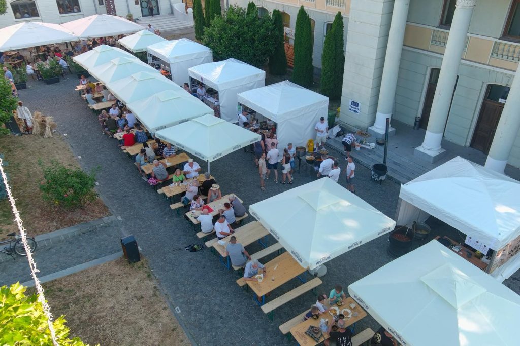 Gusturile Bihorului ajung in judet targul Gusturi si traditii