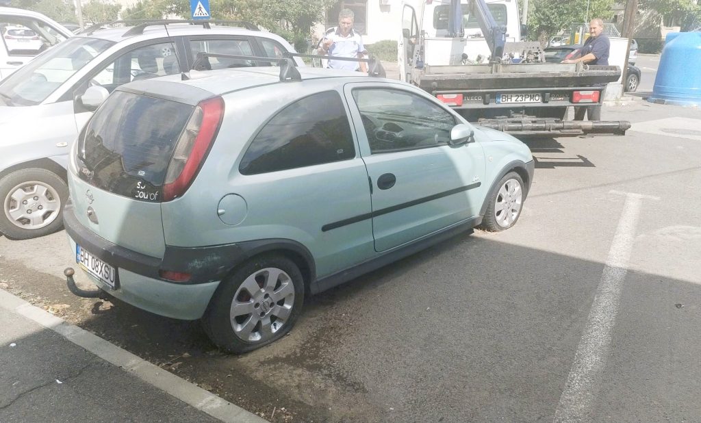 Masina abandonata ridicata in Oradea proprietar 10 zile