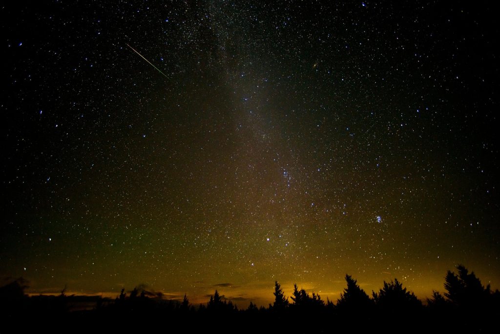 Noaptea Perseidelor 2025 Spectacol cosmic si legenda