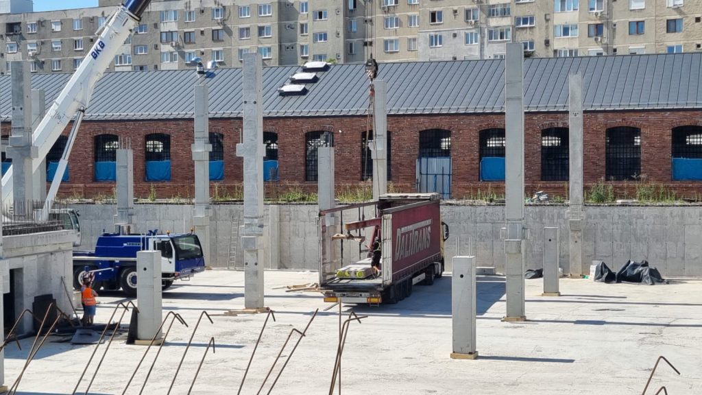 Piaza Cetate Oradea Lucrarile la noul corp sunt la 30